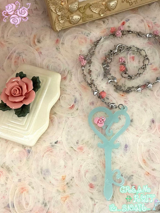 卷蜗Cream roll snail / Rose Vine Key Acetate Necklace
