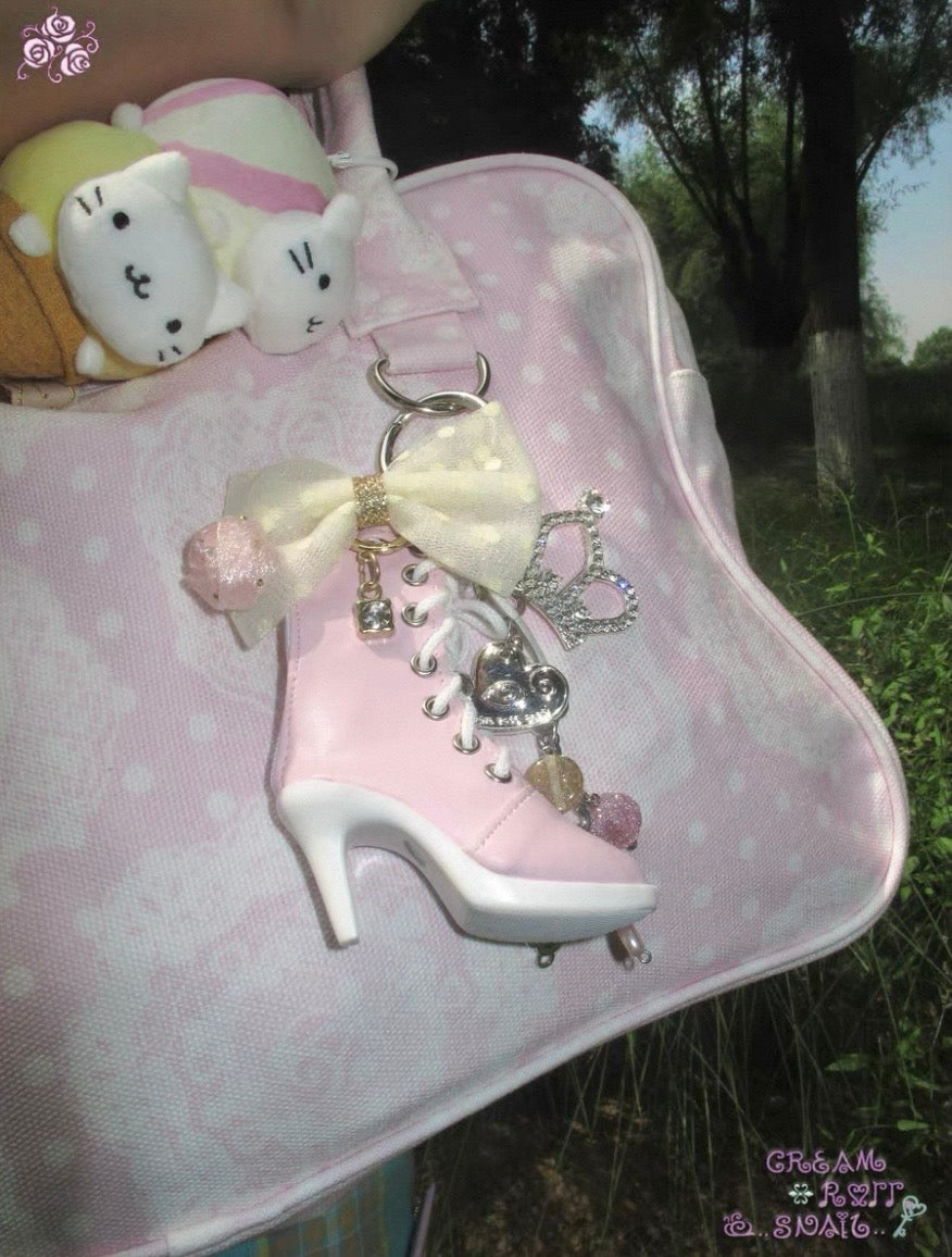 卷蜗Cream roll snail / Sparkling Crown High Heel Boot Bag Charm