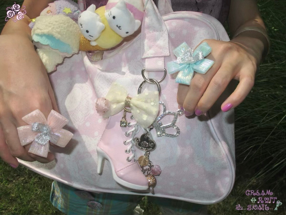 卷蜗Cream roll snail / Sparkling Crown High Heel Boot Bag Charm