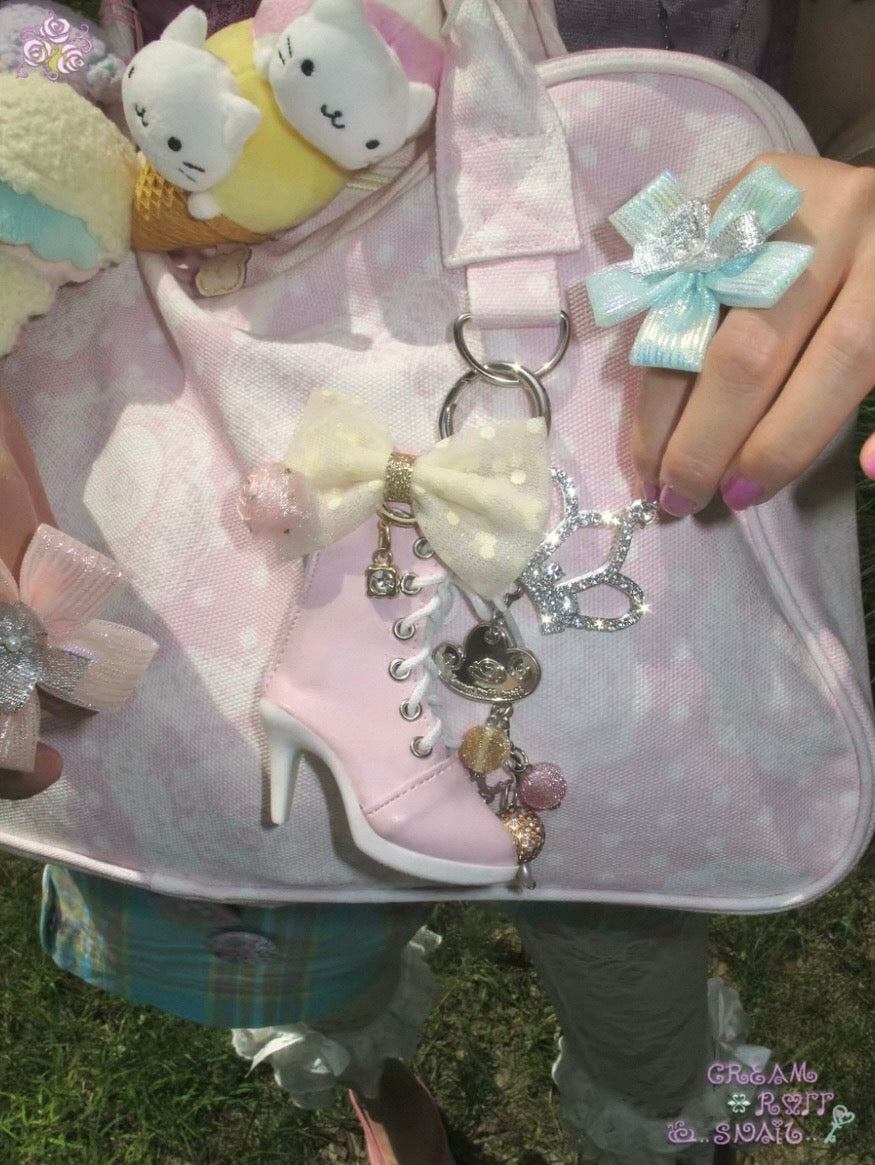 卷蜗Cream roll snail / Sparkling Crown High Heel Boot Bag Charm