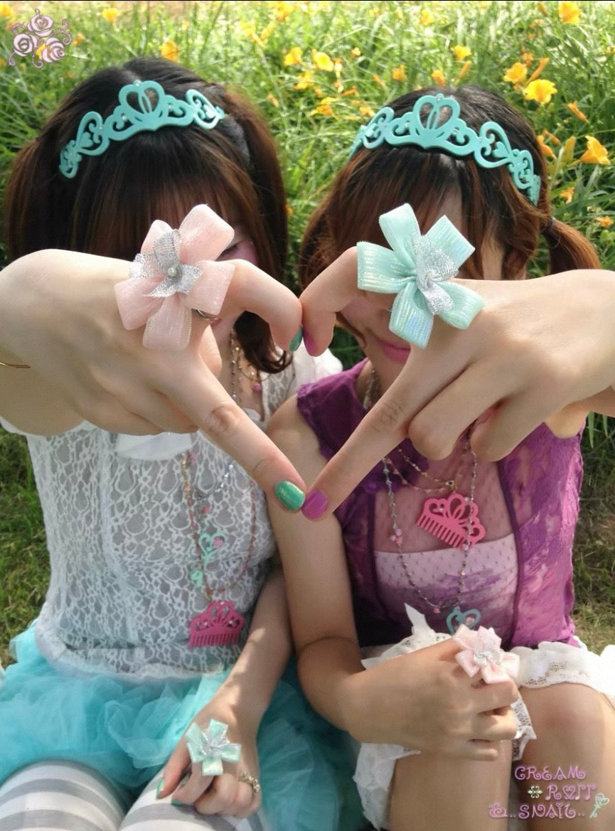 卷蜗Cream roll snail : Sparkly Ribbon Flower Adjustable Ring (Pink,Blue)